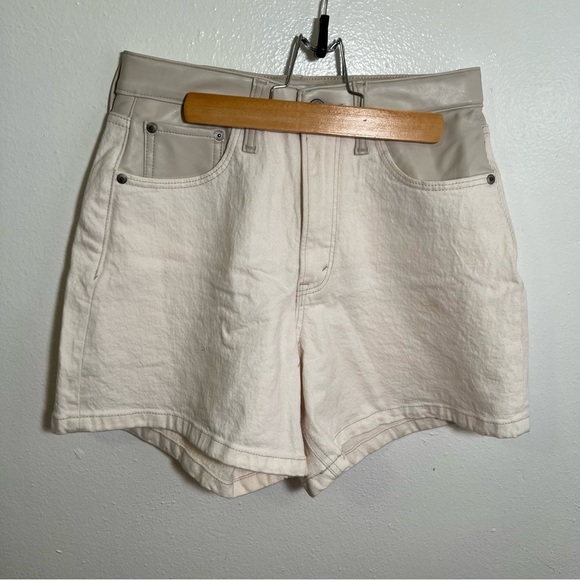 Abercrombie & Fitch The Dad Short High Rise White Faux Leather Denim 27/4 - Picture 3 of 13